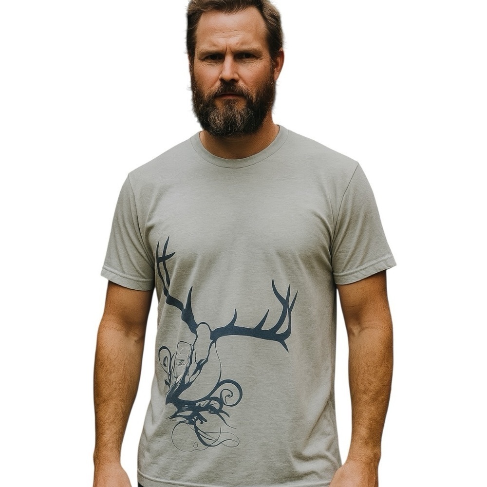 Men’s Under Armour Medium Heat Gear Hunting Deer Elk Antlers Tshirt Tee Casual
